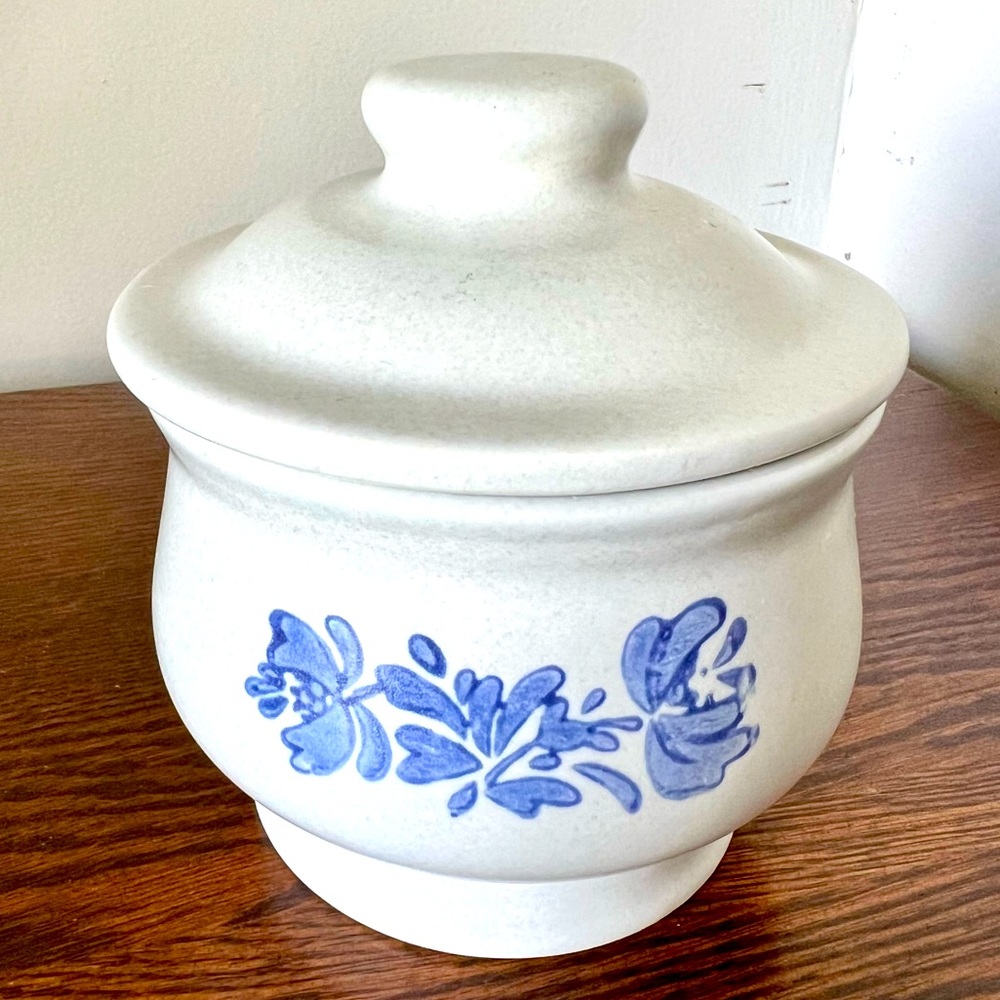 PFALTZGRAFF YORKTOWNE SUGAR BOWL with LID